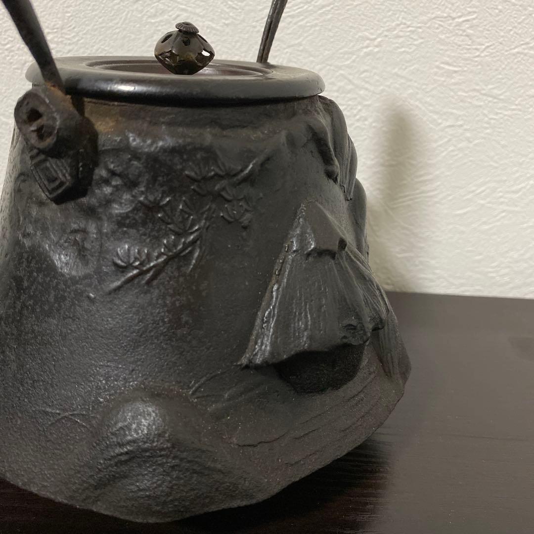 龍文堂造 葛谷高彫富士形 羽付鉄瓶 小振 煎茶道具