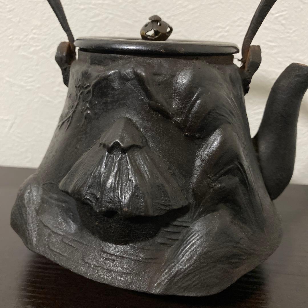 龍文堂造 葛谷高彫富士形 羽付鉄瓶 小振 煎茶道具