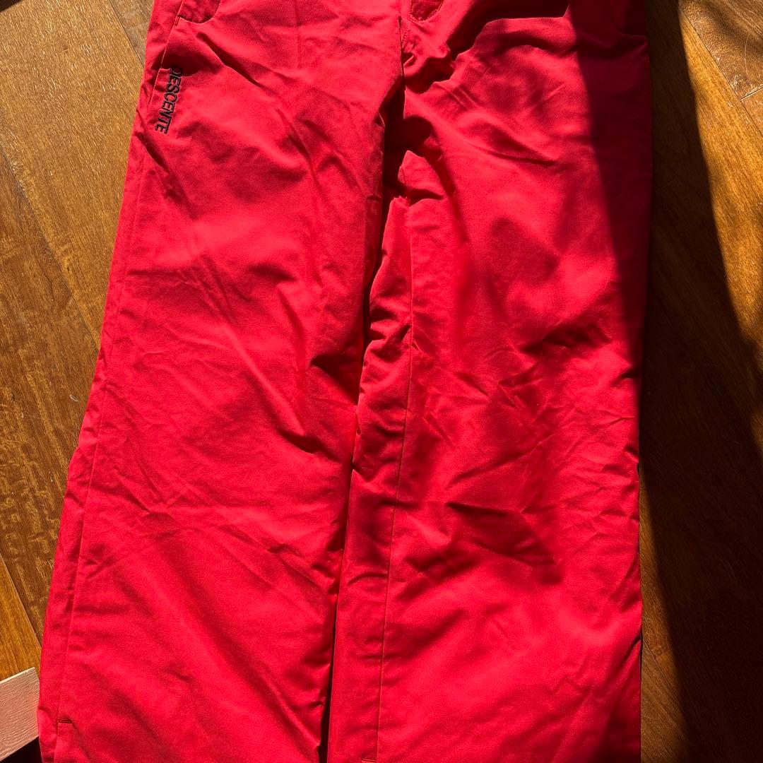まるで新品☆DESCENTE スキー スノボ ウェア キッズ 150サイズ調整可