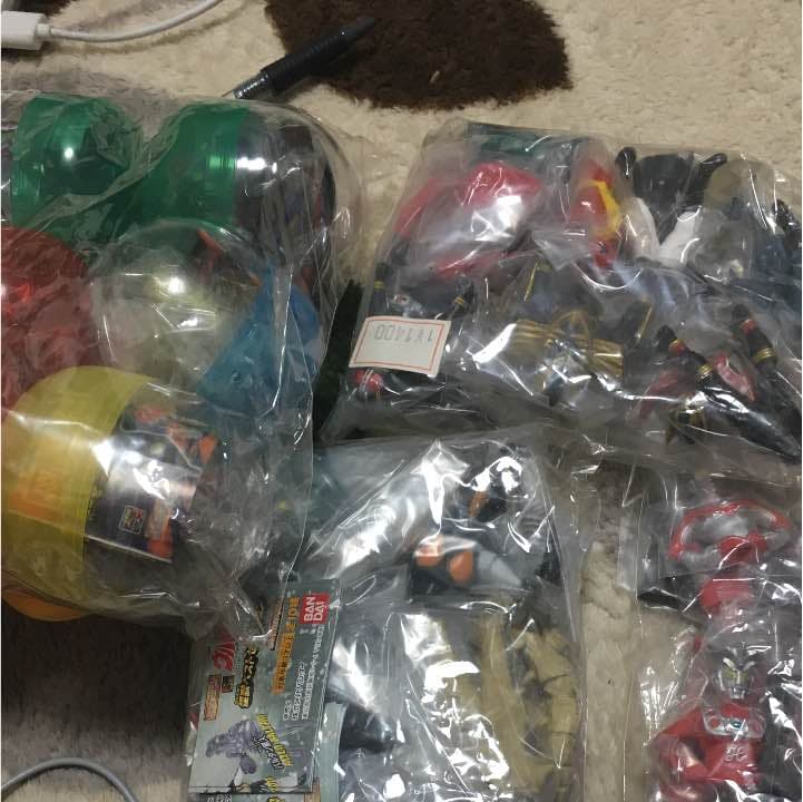 仮面ライダーやウルトラマンなどのフィギュア