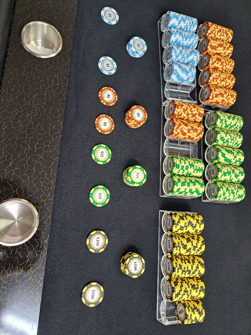 ポーカーチップ６種類５５０枚&カードセット　モンテカルロ　クレイ　中古品