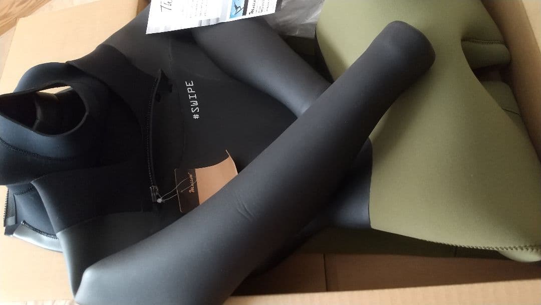 新品未使用レディースセミドライウエットスーツMELLOWswipeサイズSB