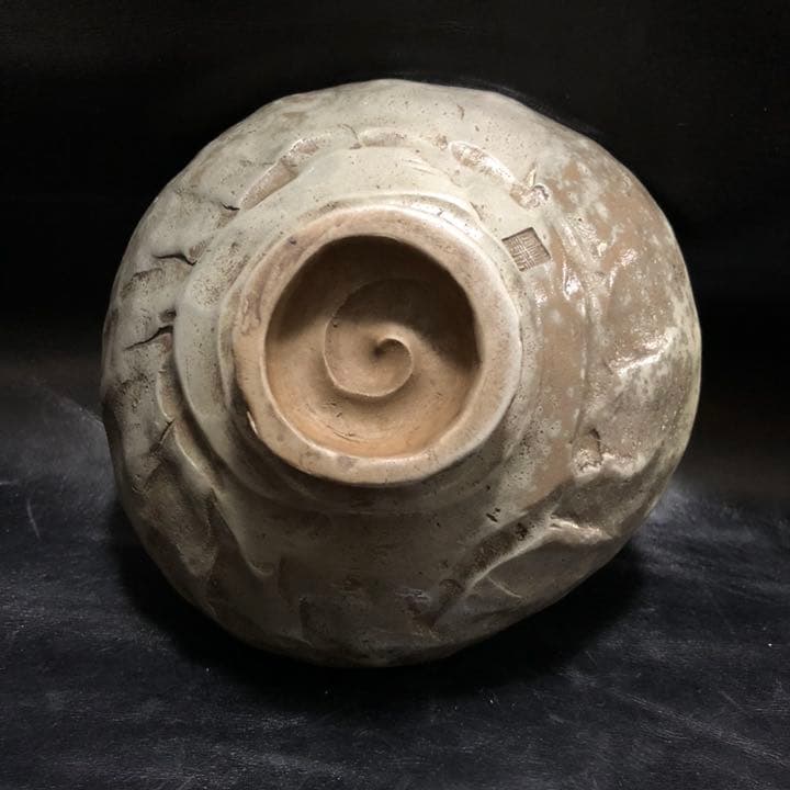 究極の美◼️蔵から迫力のある自然釉薬の美しいかなり凄そうな抹茶茶碗が出てきました。