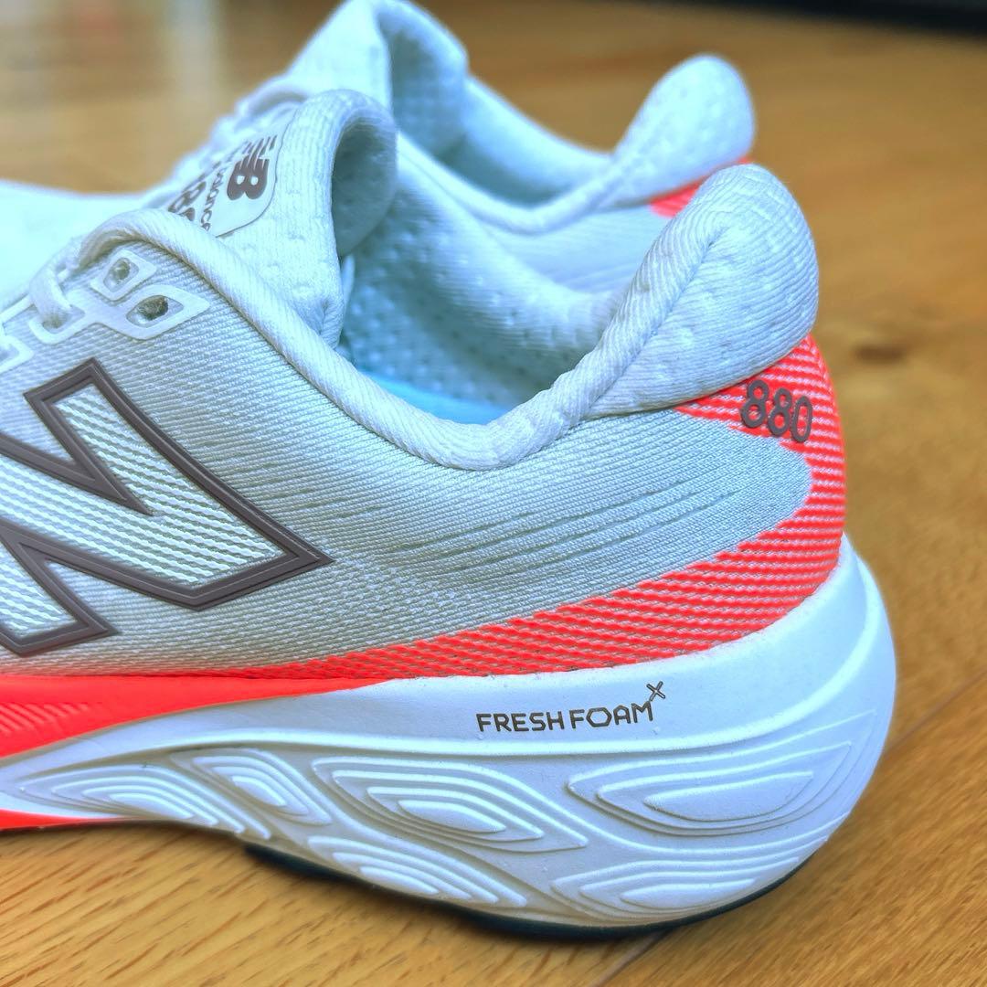 ニューバランス　ランニングシューズ　レディース W880 24cm