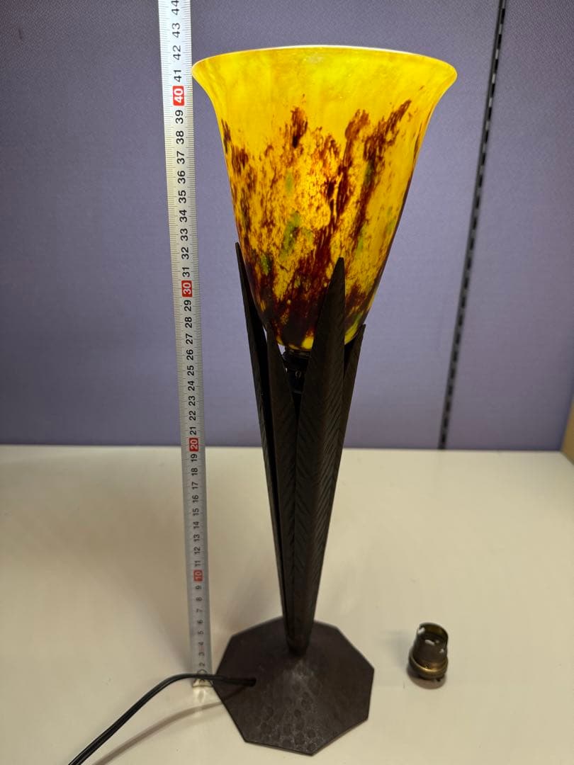 Dome Nancyチューリップタイプのガラスシェード電気スタンド