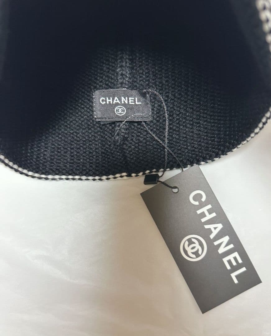 CHANEL ニット帽 黒/白 新品タグ付き