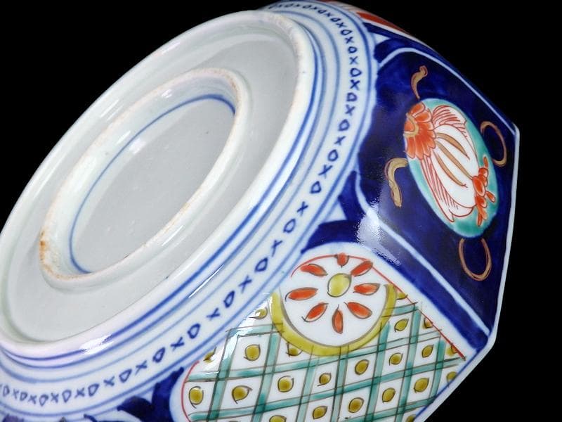 古伊万里　色絵　牡丹に菊　十字四方襷紋に雪輪　八角鉢　C017AS-fbvg