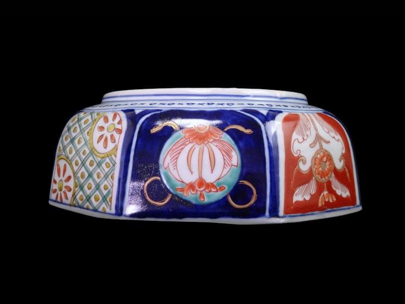 古伊万里　色絵　牡丹に菊　十字四方襷紋に雪輪　八角鉢　C017AS-fbvg