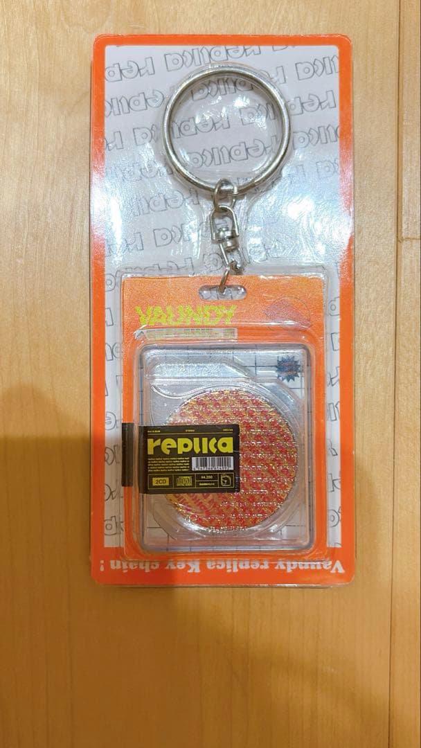Vaundy replica ZERO ポスター　replicaキーホルダー
