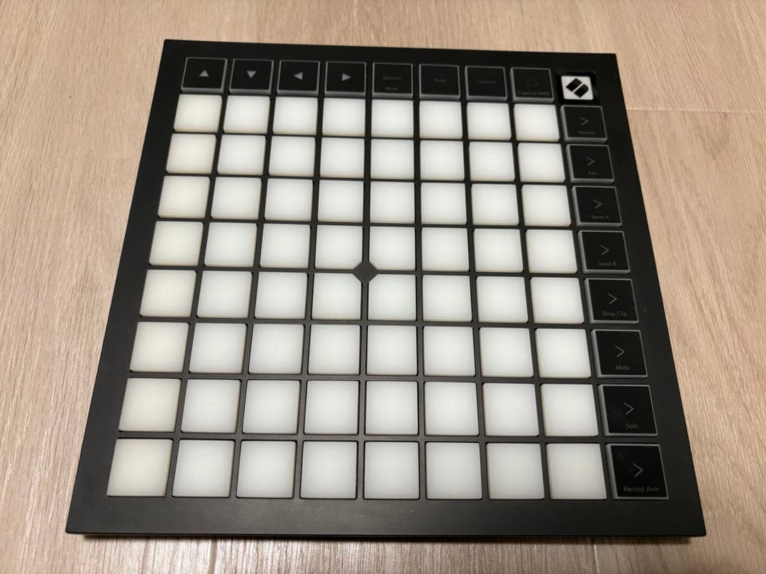 Novation Launchpad X MIDIコントローラー 製品登録解除済