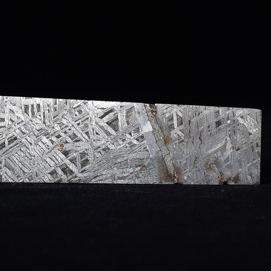 アルタイ隕石　隕石　 鉄隕石　メテオライト　ナチュラル　原石　重さ約944ｇ