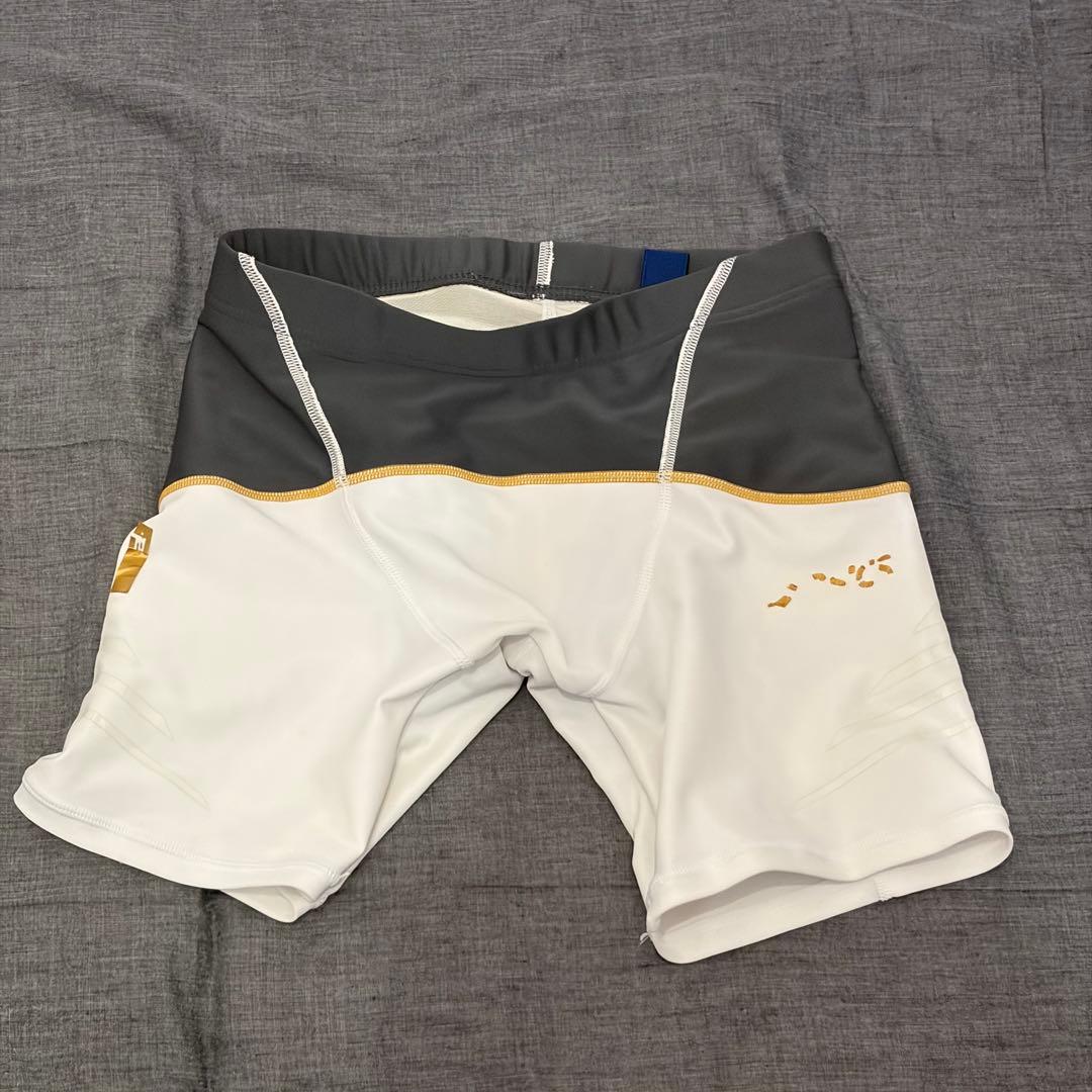 asics ショートタイツ ホワイト Sサイズ