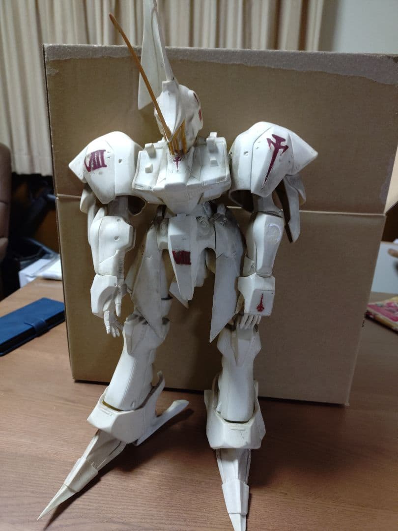 1/35海洋堂ソフビ製レッドミラージュ