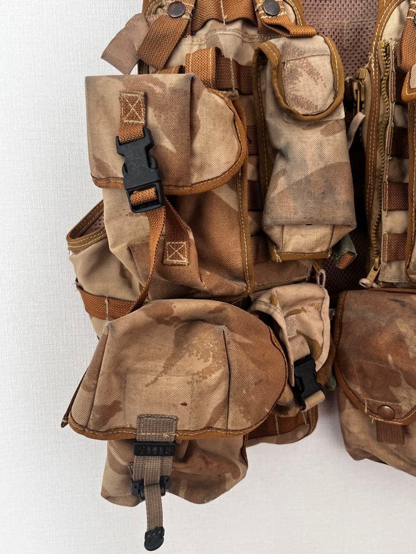 イギリス軍　砂漠迷彩DPMタクティカルベスト（ポーチ 6 個付き）