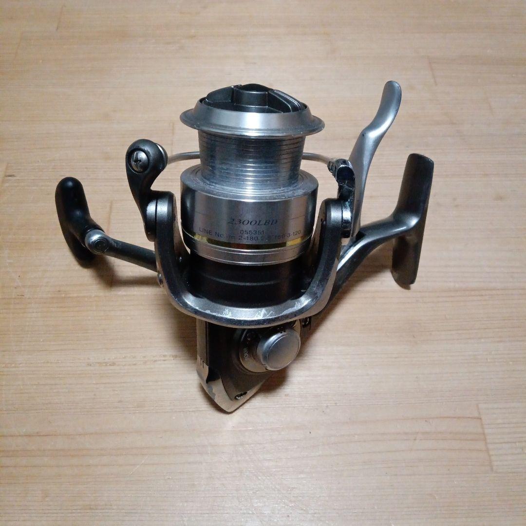 人気ブランド　ダイワ　トライソ　レバーブレーキリール　2300番