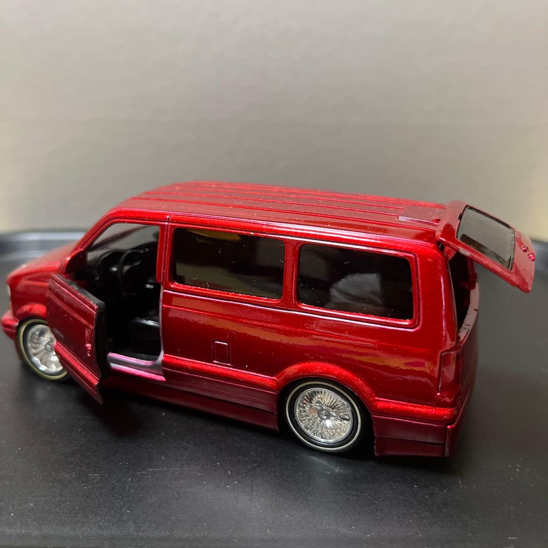 シボレーアストロ　プルバックカー　赤