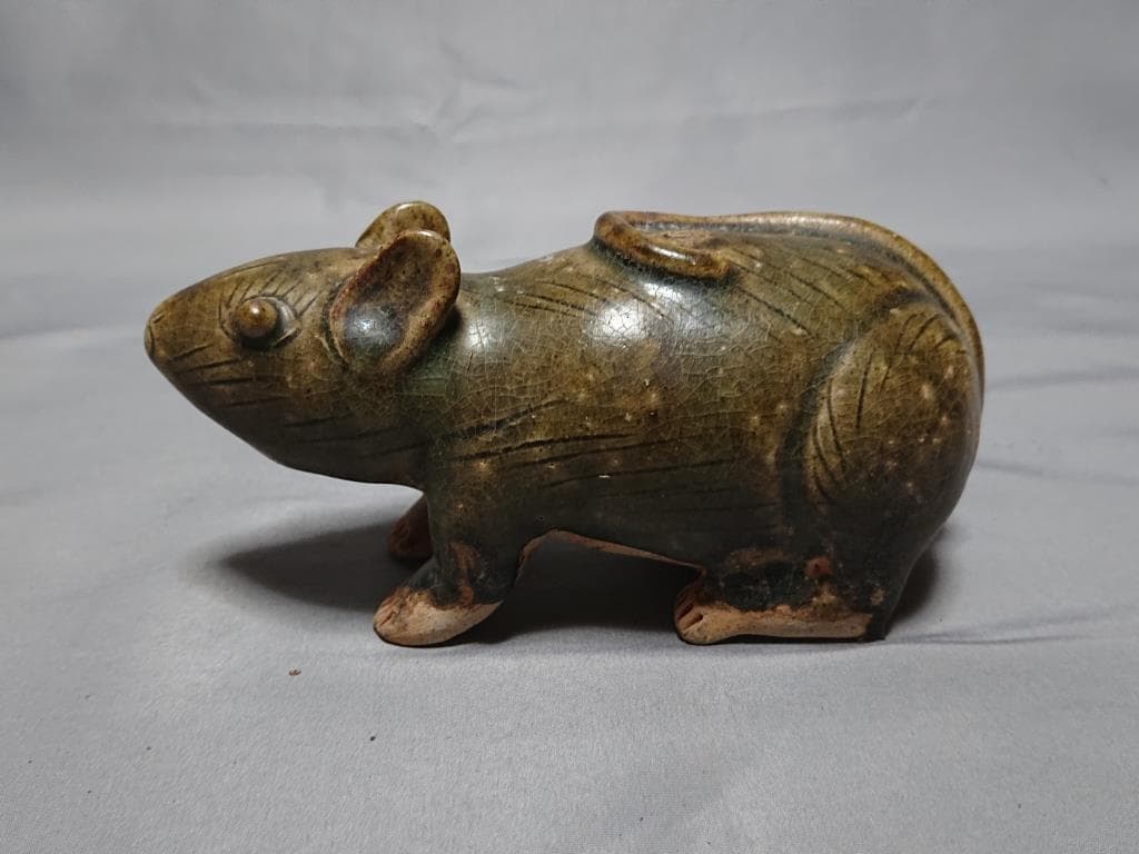 コレクター収集品　クメール 緑褐釉　鼠形壺（A）