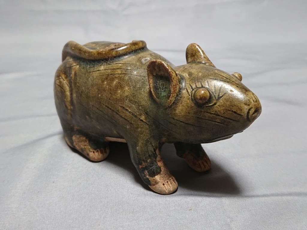 コレクター収集品　クメール 緑褐釉　鼠形壺（A）