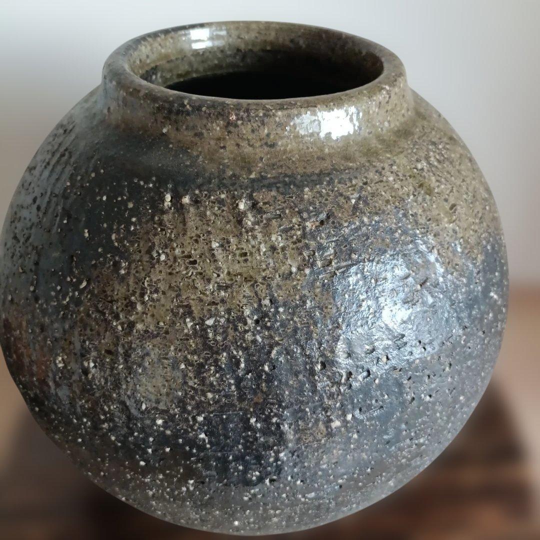 大きい壺　花瓶　焼き物　桜皮細工 の台座付き