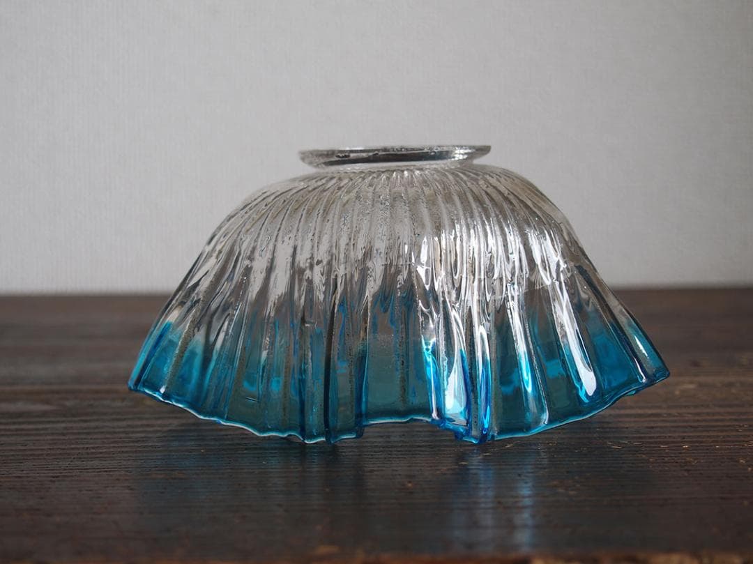 青いフリルの縁取 ガラス ランプシェード 18.6cm ハンドメイド/K295