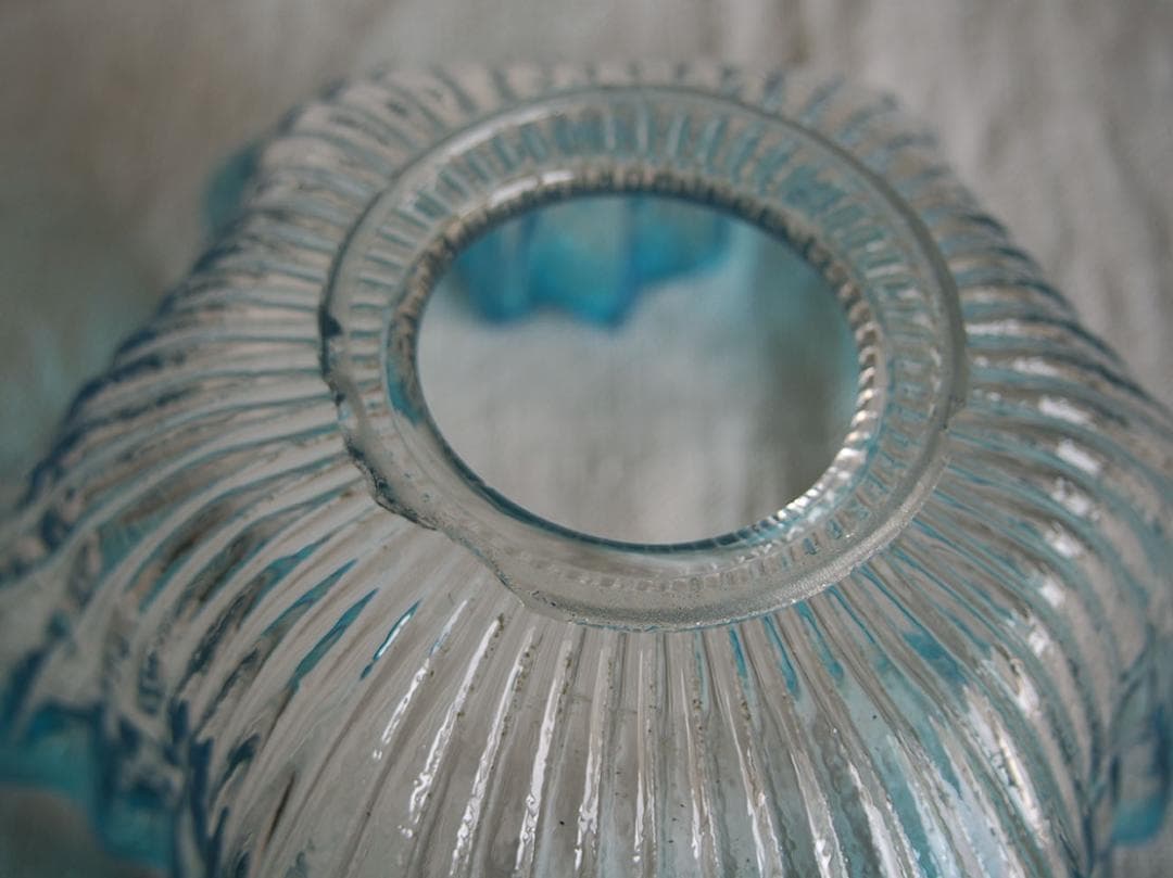 青いフリルの縁取 ガラス ランプシェード 18.6cm ハンドメイド/K295