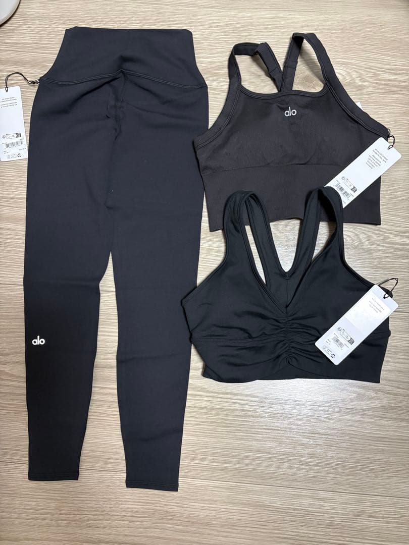 週末セール！alo ヨガウェア　3点黒SET 新品未使用タグ付き