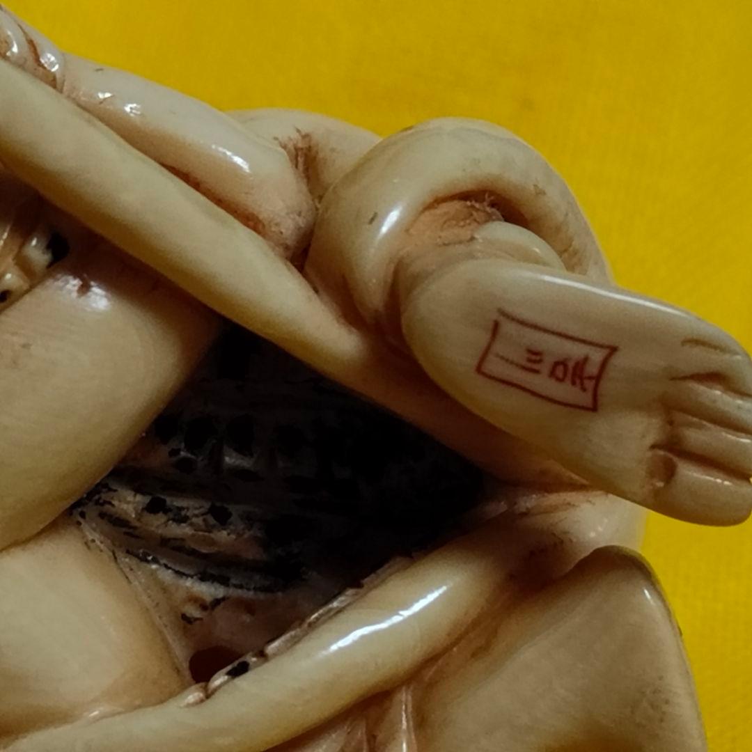 【細密彫刻】二体絡み 根付 置物 骨材質風 箱付 旧家整理品