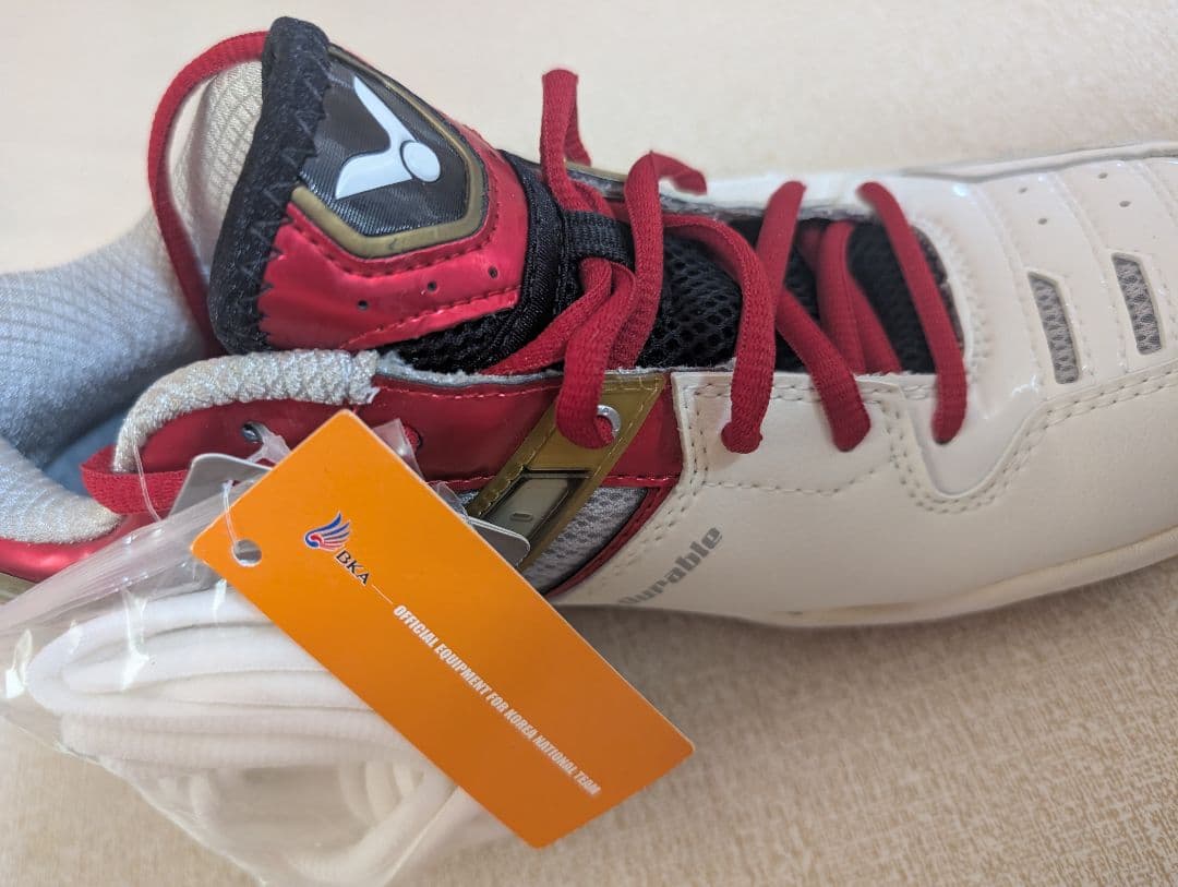 Victor バドミントンシューズ ホワイト/レッド/グレー　27.5