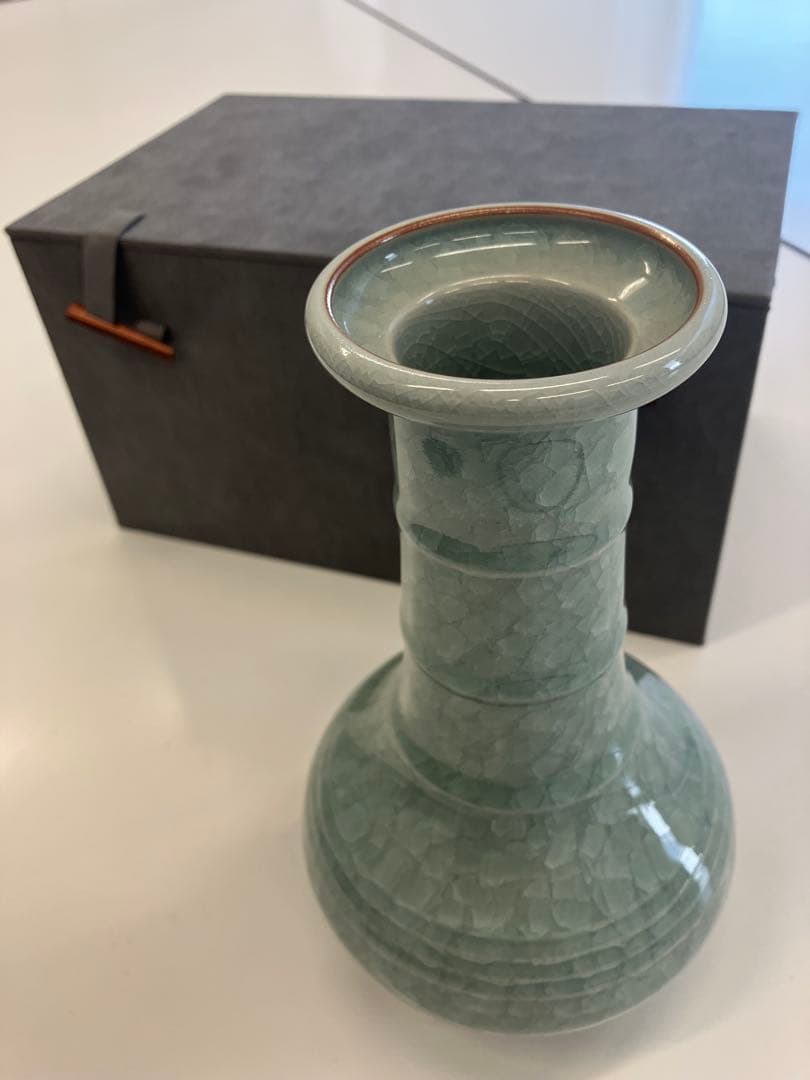 日本では希少な「東土」ブランドの龍泉青磁