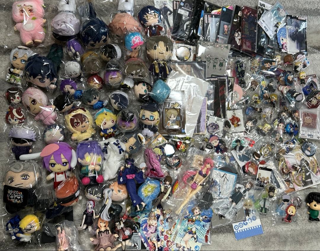 キャラクターグッズまとめ売り　漫画　アニメ　グッズ　セット　おまとめ　210個