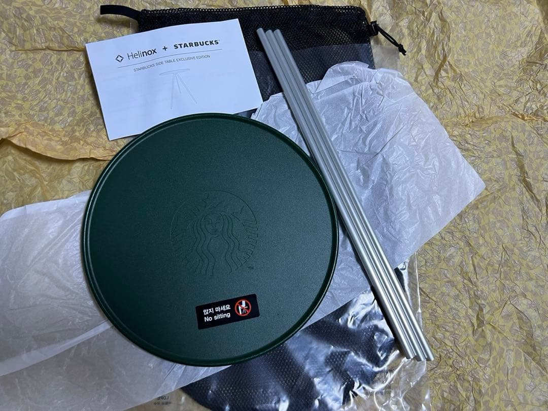 韓国スターバックス　ヘリノックス　サイドテーブル　アウトドアテーブル　グリーン
