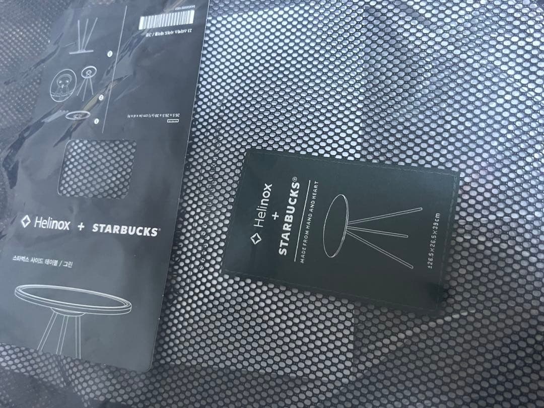 韓国スターバックス　ヘリノックス　サイドテーブル　アウトドアテーブル　グリーン