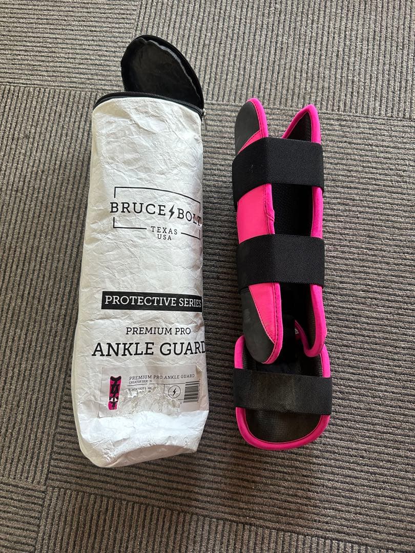 BRUCE BOLT フットガード