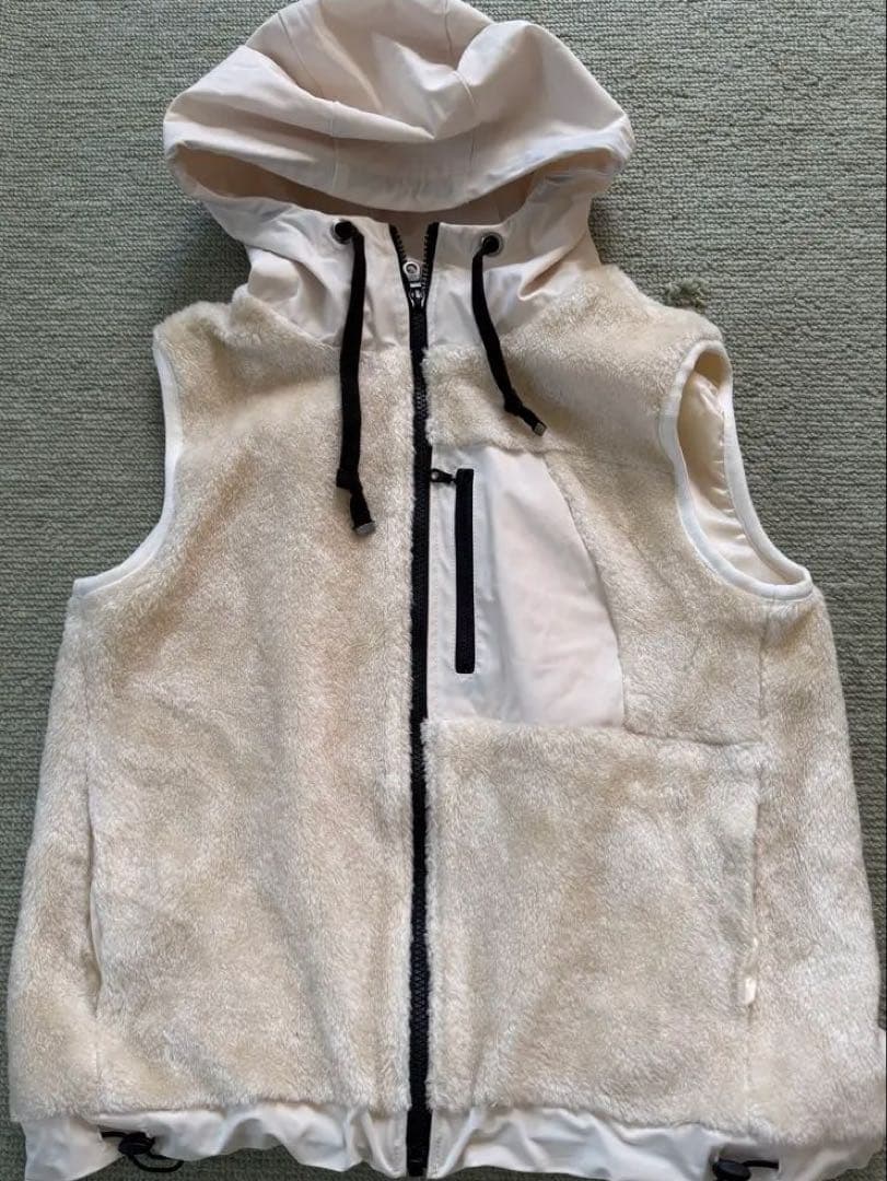 ゴルフや街着に　オフホワイトボア　　　　　　白ベスト レディースM