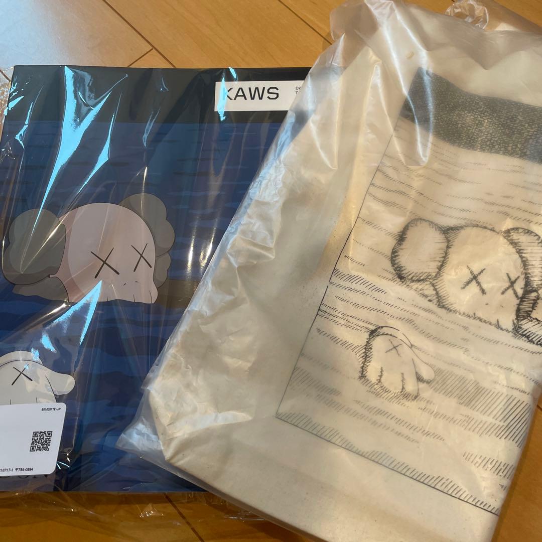 UNIQLO x KAWS ARTBOOK トートバッグ付
