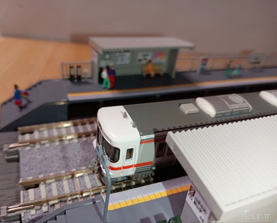 Nゲージ 対向式ホームセット（レール付き）ジオラマ