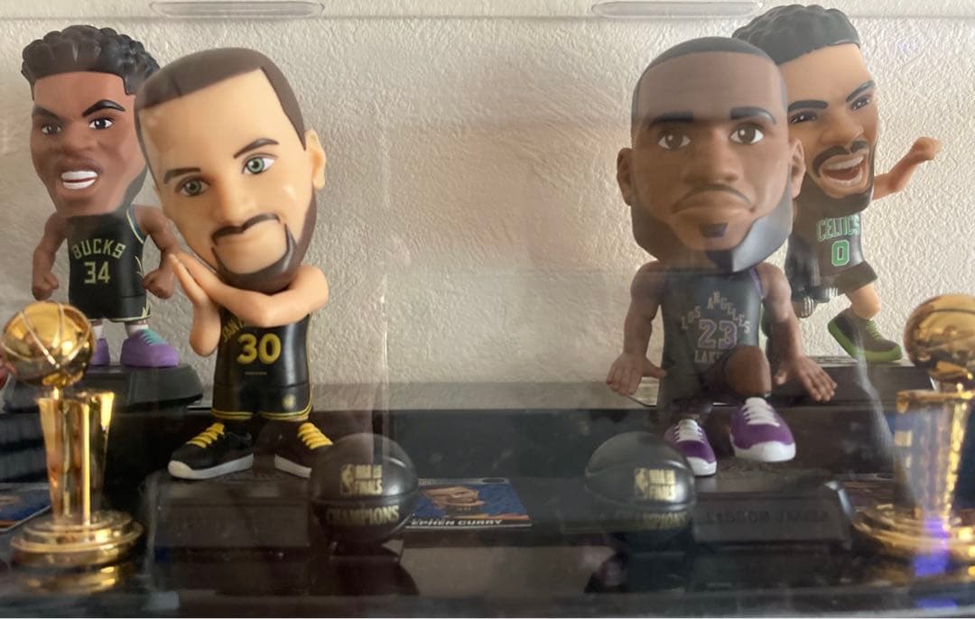 5サプライズ！NBA BALLERS★レブン＆カリー６体セット