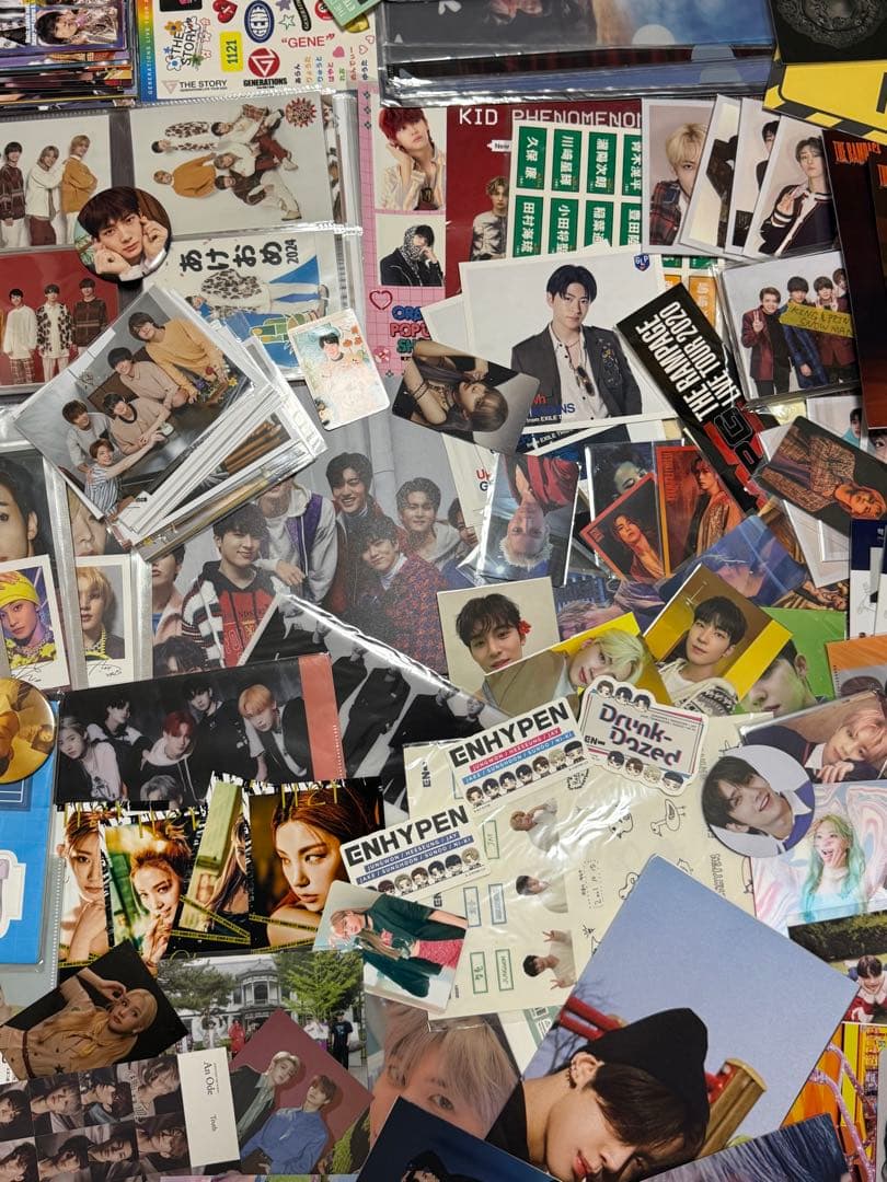 大量アイドル　写真 / トレカ / ステッカー　まとめて売り