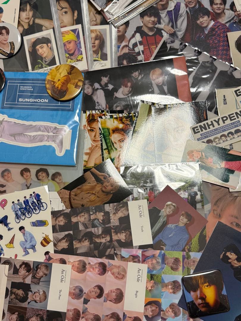 大量アイドル　写真 / トレカ / ステッカー　まとめて売り