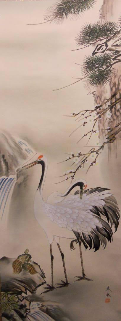 掛け軸 尾崎春秋 吉祥梅鶴図 絹本 希少 軸装 茶道具 掛軸 美品 です。