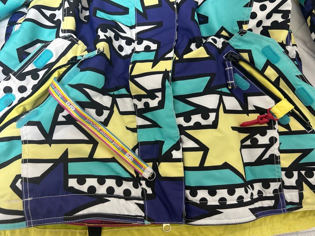 スノーボードウェア（女性用）多色デザイン