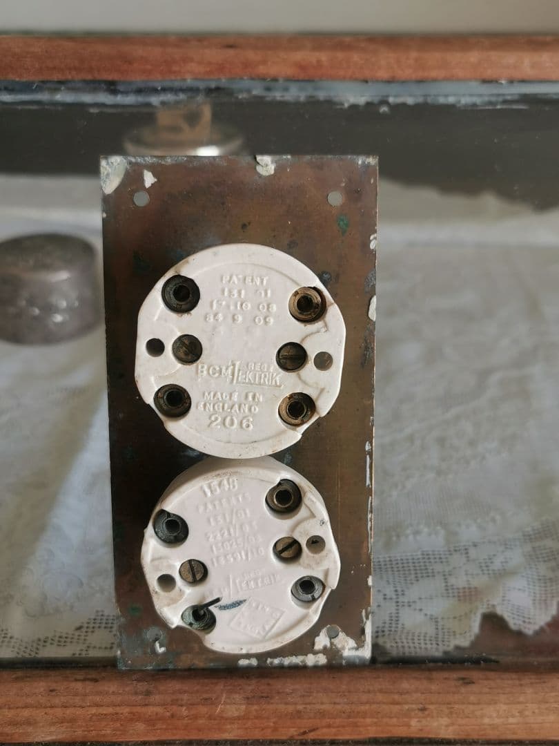 英国製アンティーク 電気トグルスイッチ 真鍮プレート ジャンク オブジェ 鑑賞用