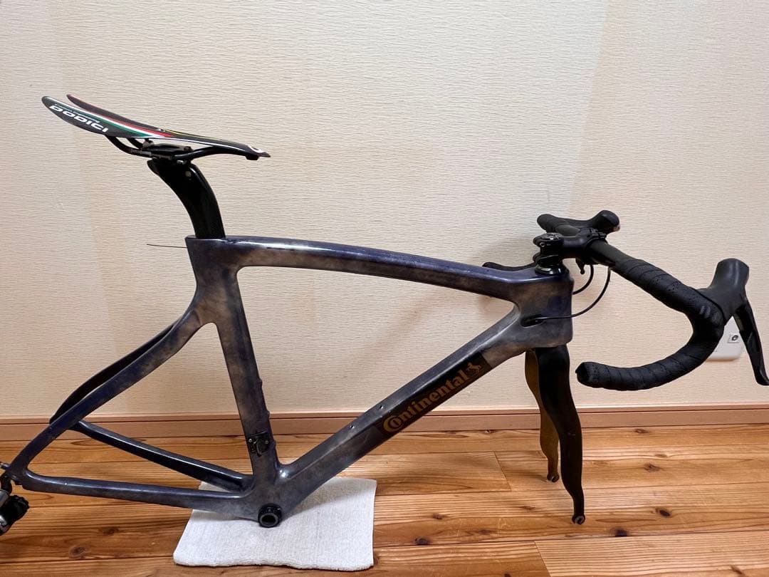 A*R様 ピナレロ ドグマ似 中華フレーム 補修済み お値下げ可能 コンポ抜き