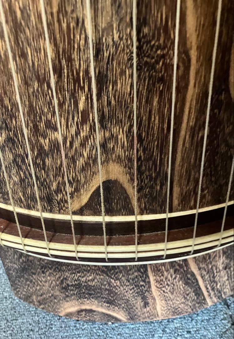 13弦 筝 並甲 すだれ彫り 甲に琴柱の倒れた