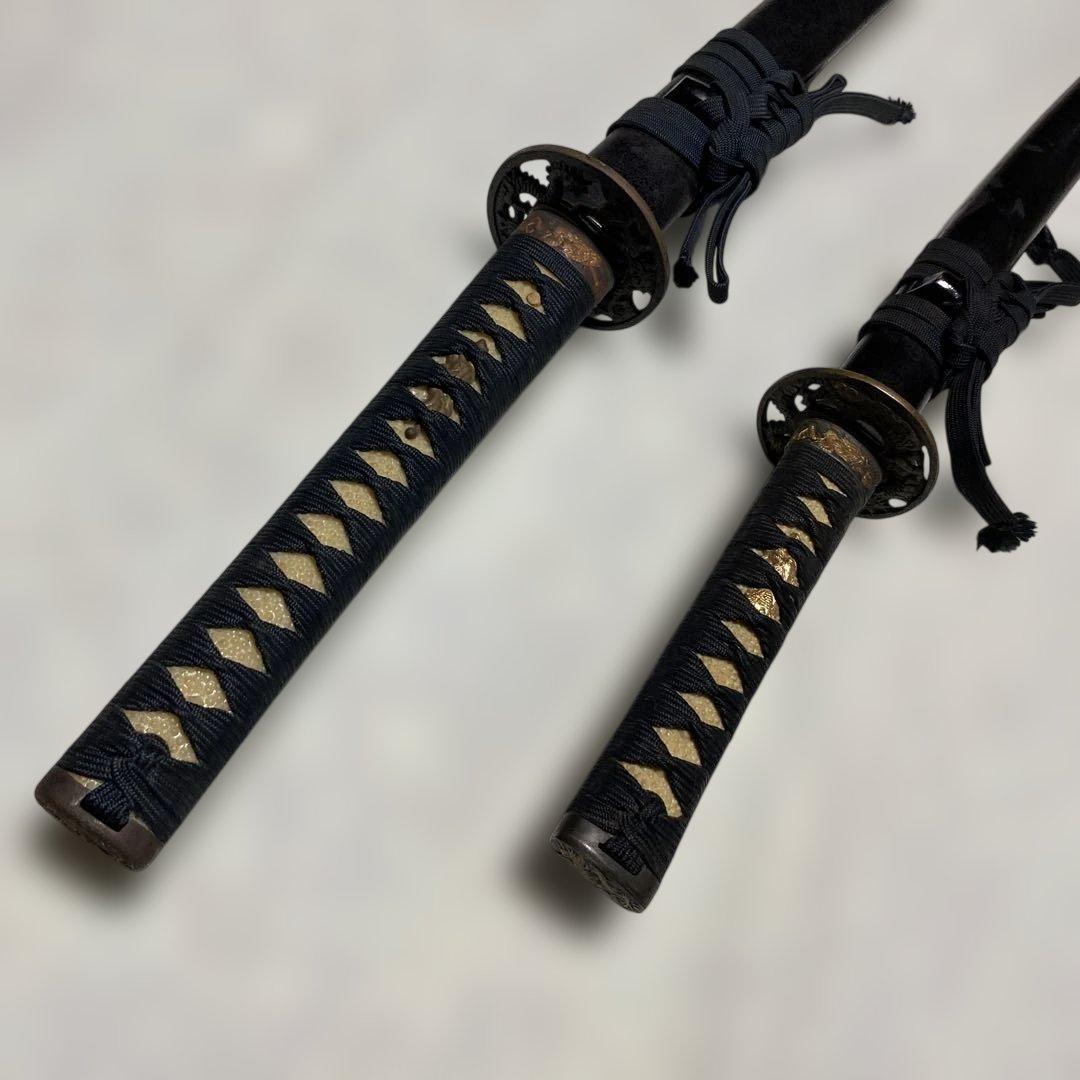 格安模造刀大小２本 濃緑柄 龍彫透し丸鍔 黒梨地鞘