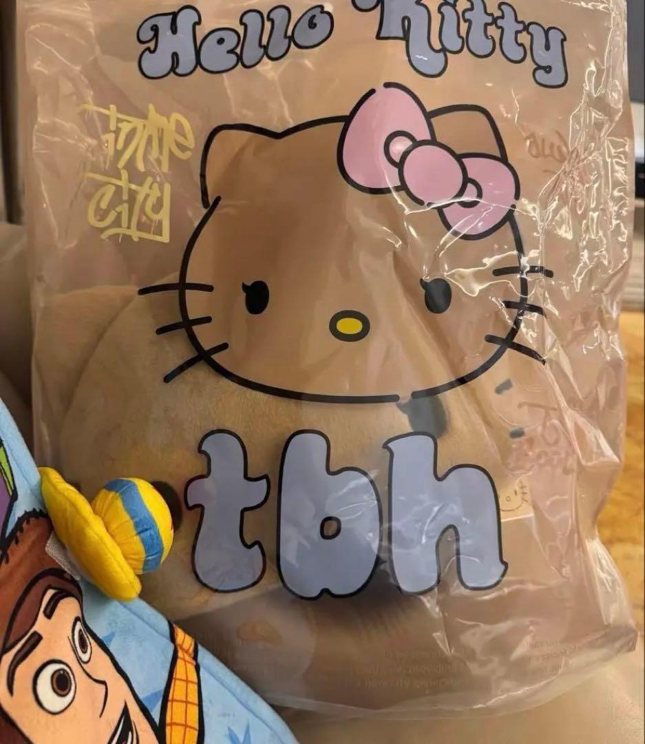 【海外限定】Hello Kitty TBH 日焼けキティ ネックピロー