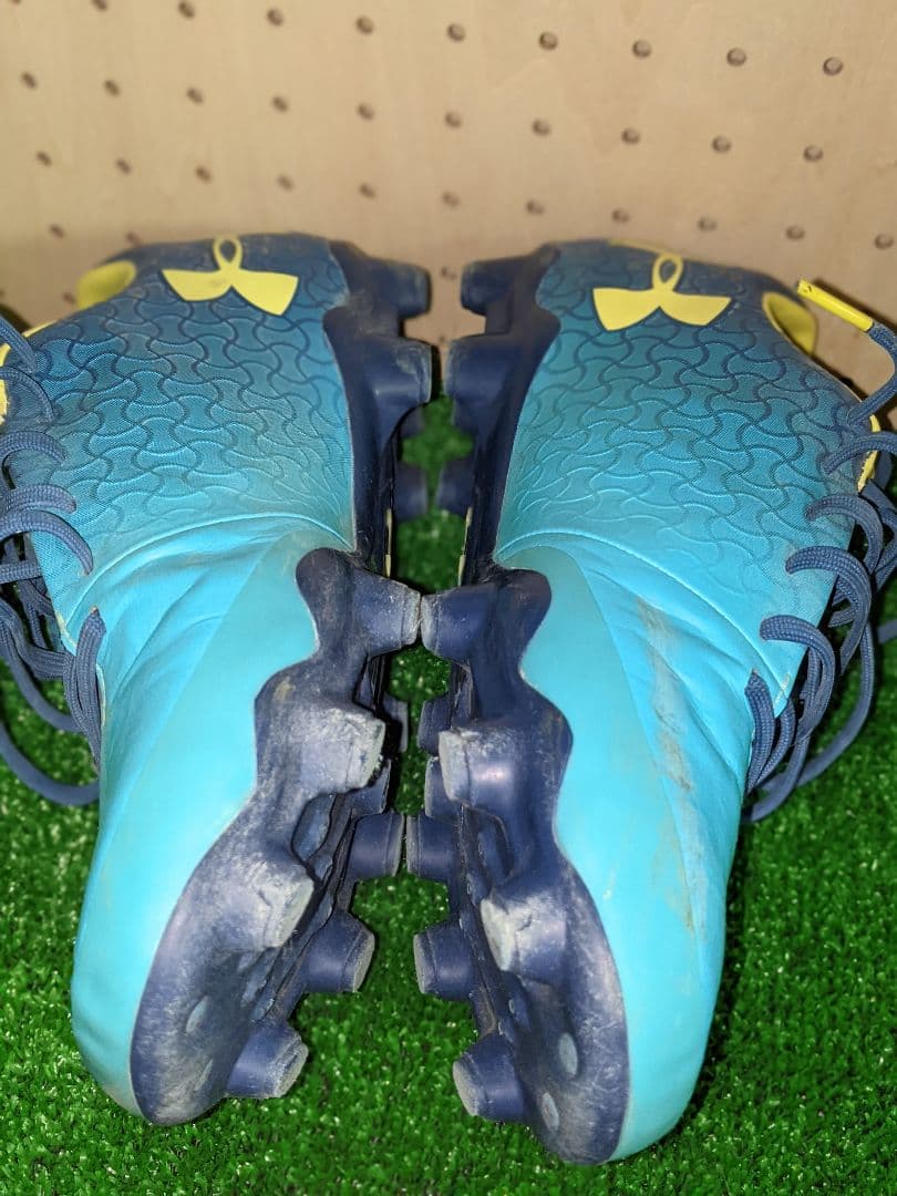 サッカースパイク　バラ売りオッケー　フューチャー　マグネティコ