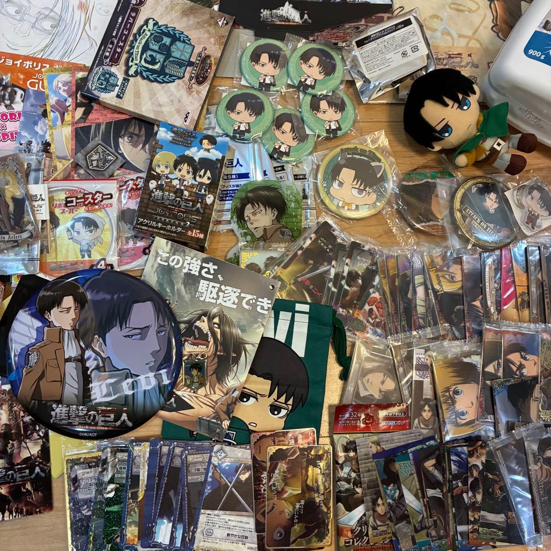 進撃の巨人 グッズ 大量 まとめ売り リヴァイ フィギュア 300点以上