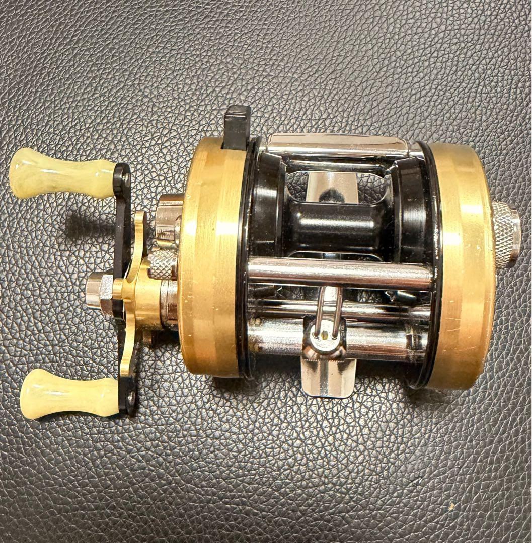 Abu 2500CI ゴールド　availドラグ付き　15日(日)20時頃削除