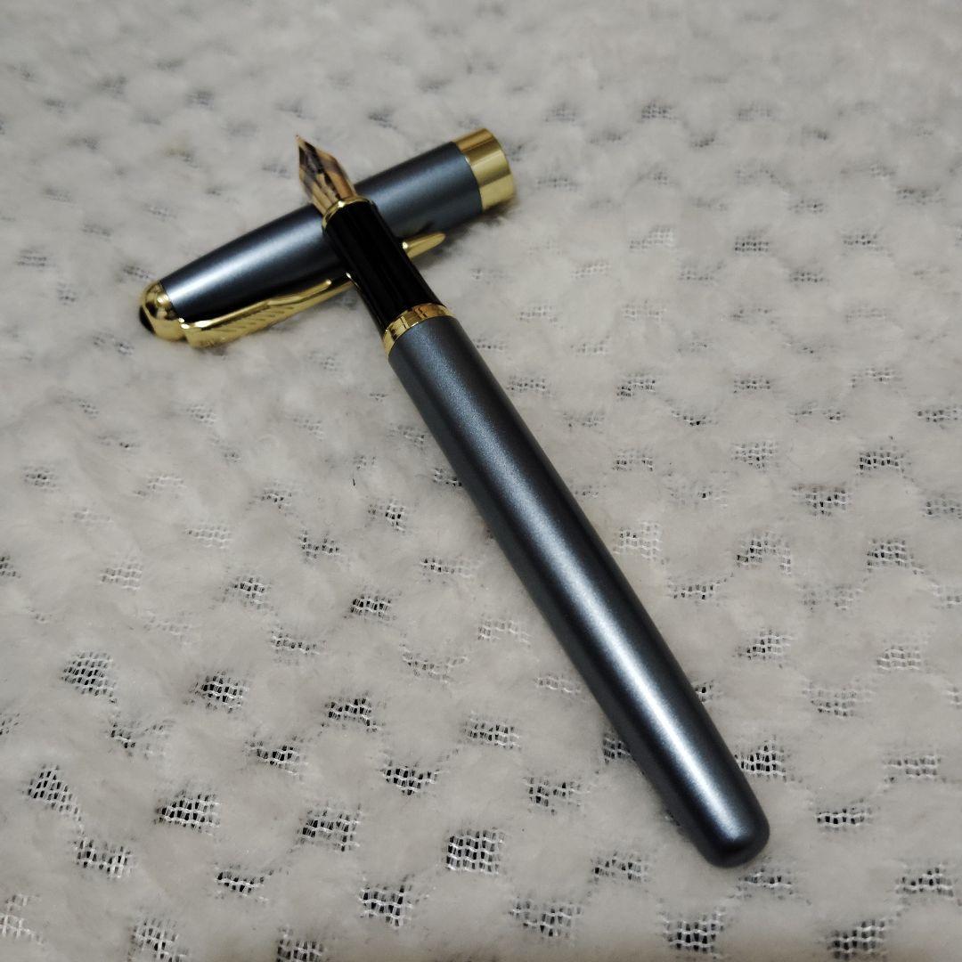 グレーの金属製万年筆8